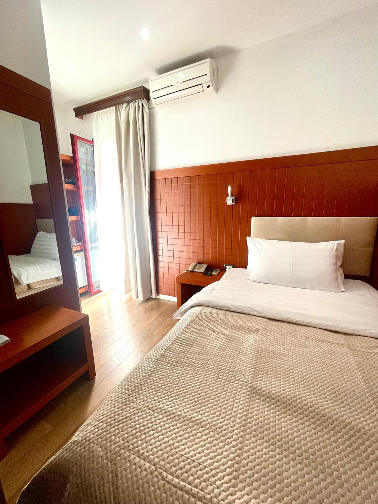 5 Hotel Tirana
