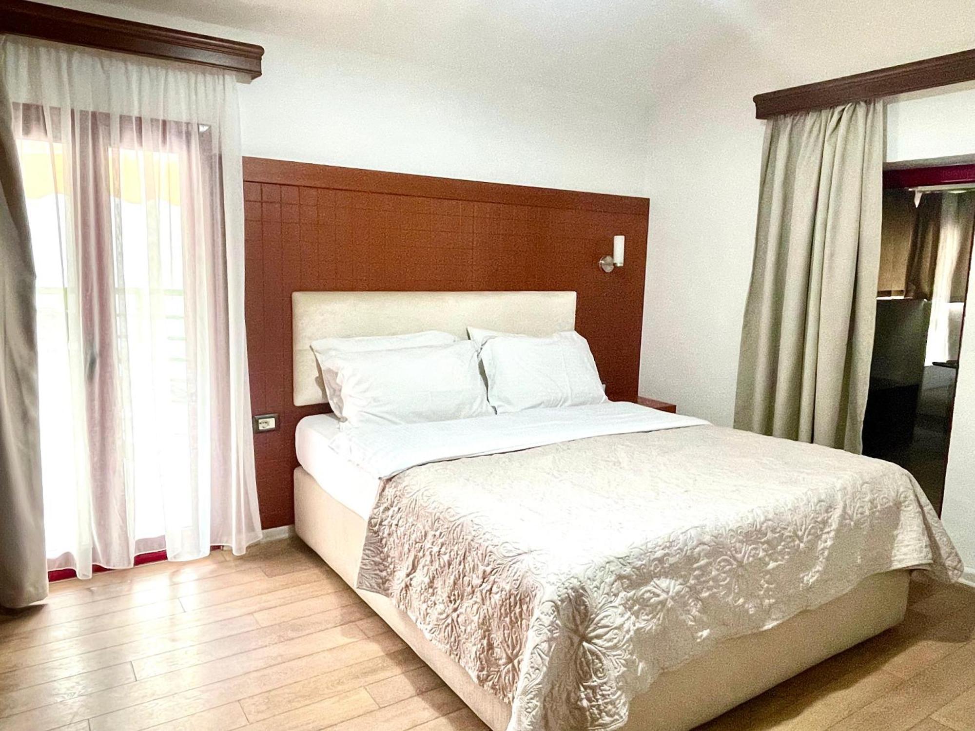 5 Hotel